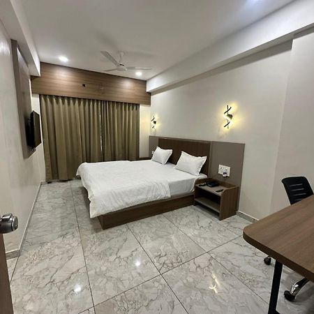 Hotel Fun N Food Bhuj Εξωτερικό φωτογραφία
