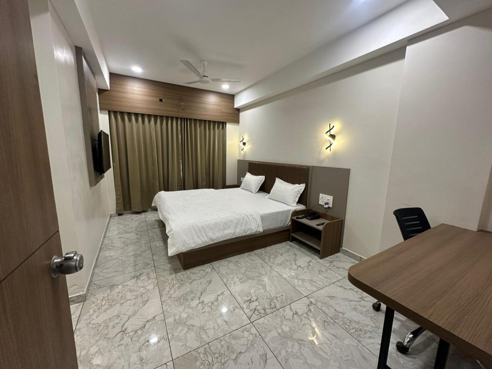 Hotel Fun N Food Bhuj Εξωτερικό φωτογραφία