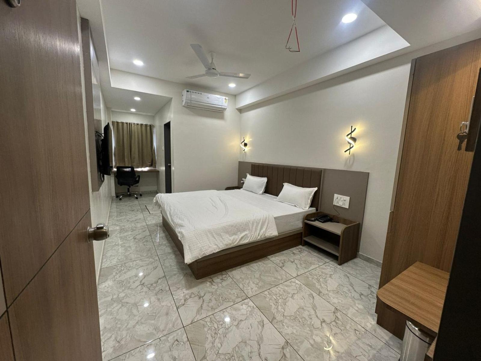Hotel Fun N Food Bhuj Εξωτερικό φωτογραφία