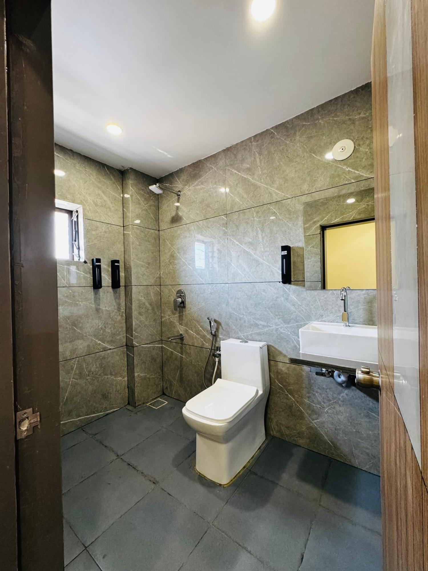 Hotel Fun N Food Bhuj Εξωτερικό φωτογραφία