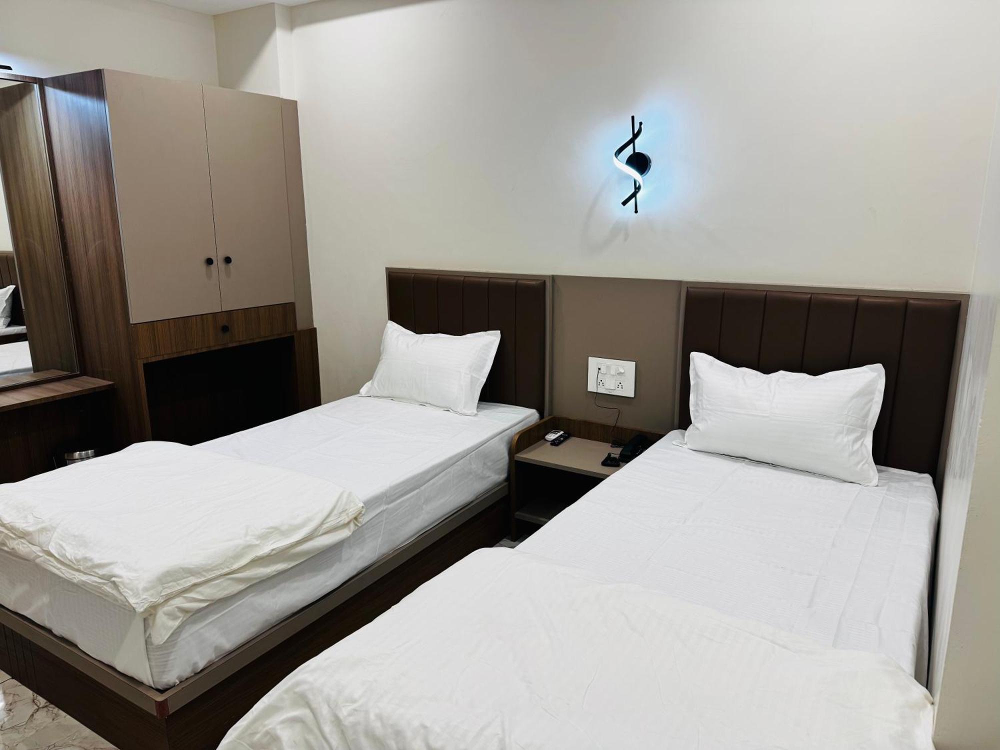 Hotel Fun N Food Bhuj Εξωτερικό φωτογραφία
