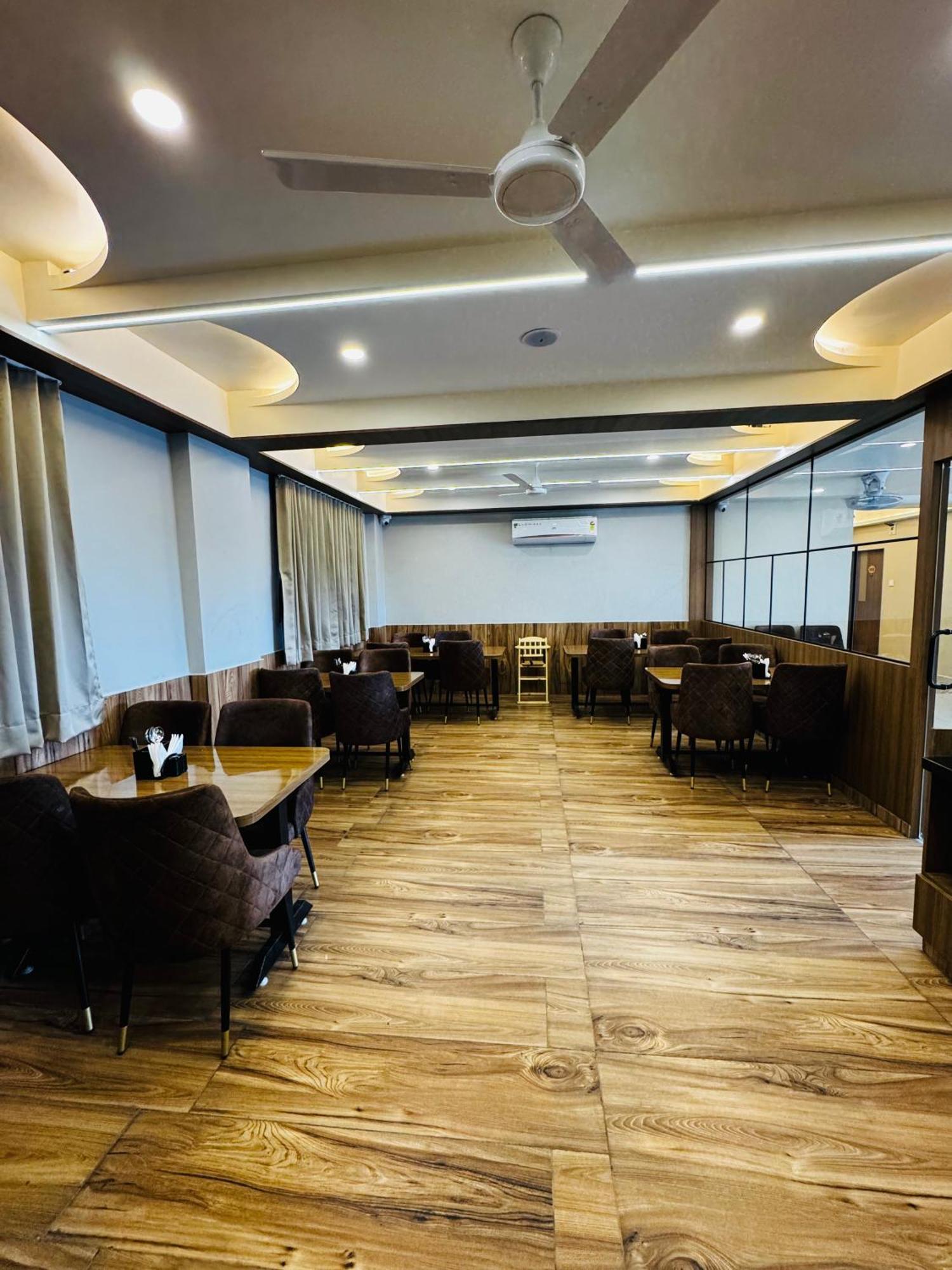 Hotel Fun N Food Bhuj Εξωτερικό φωτογραφία