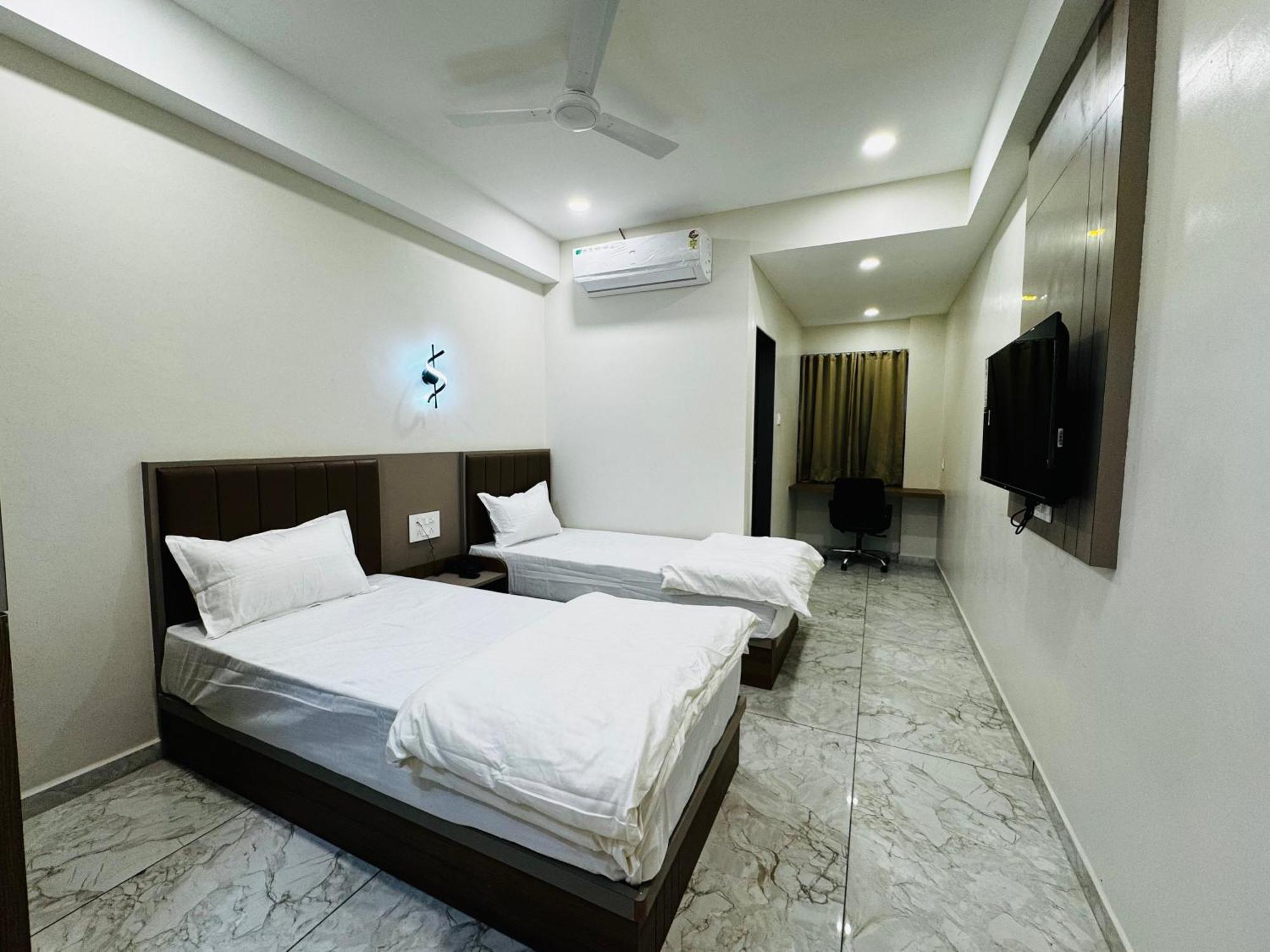 Hotel Fun N Food Bhuj Εξωτερικό φωτογραφία