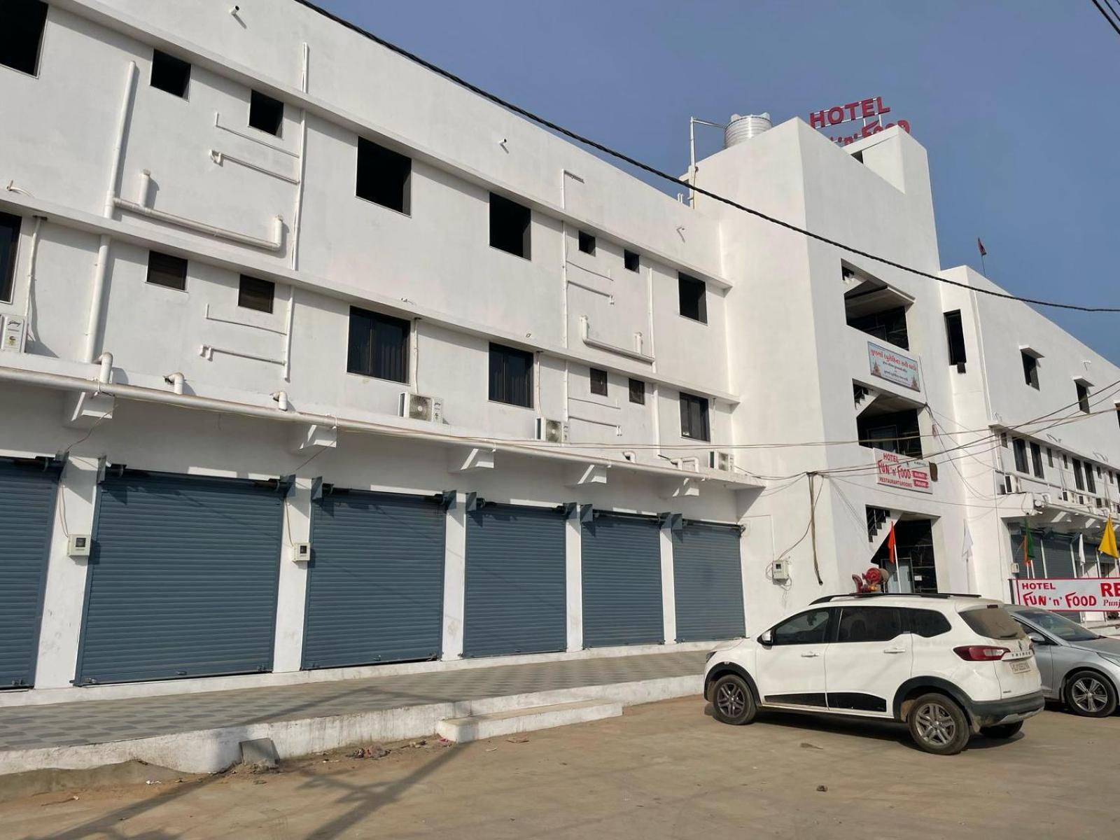 Hotel Fun N Food Bhuj Εξωτερικό φωτογραφία